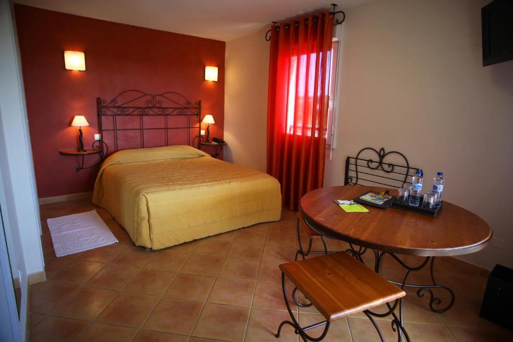 Hotel Restaurant Le Gardon - Pont Du Gard Collias Kültér fotó