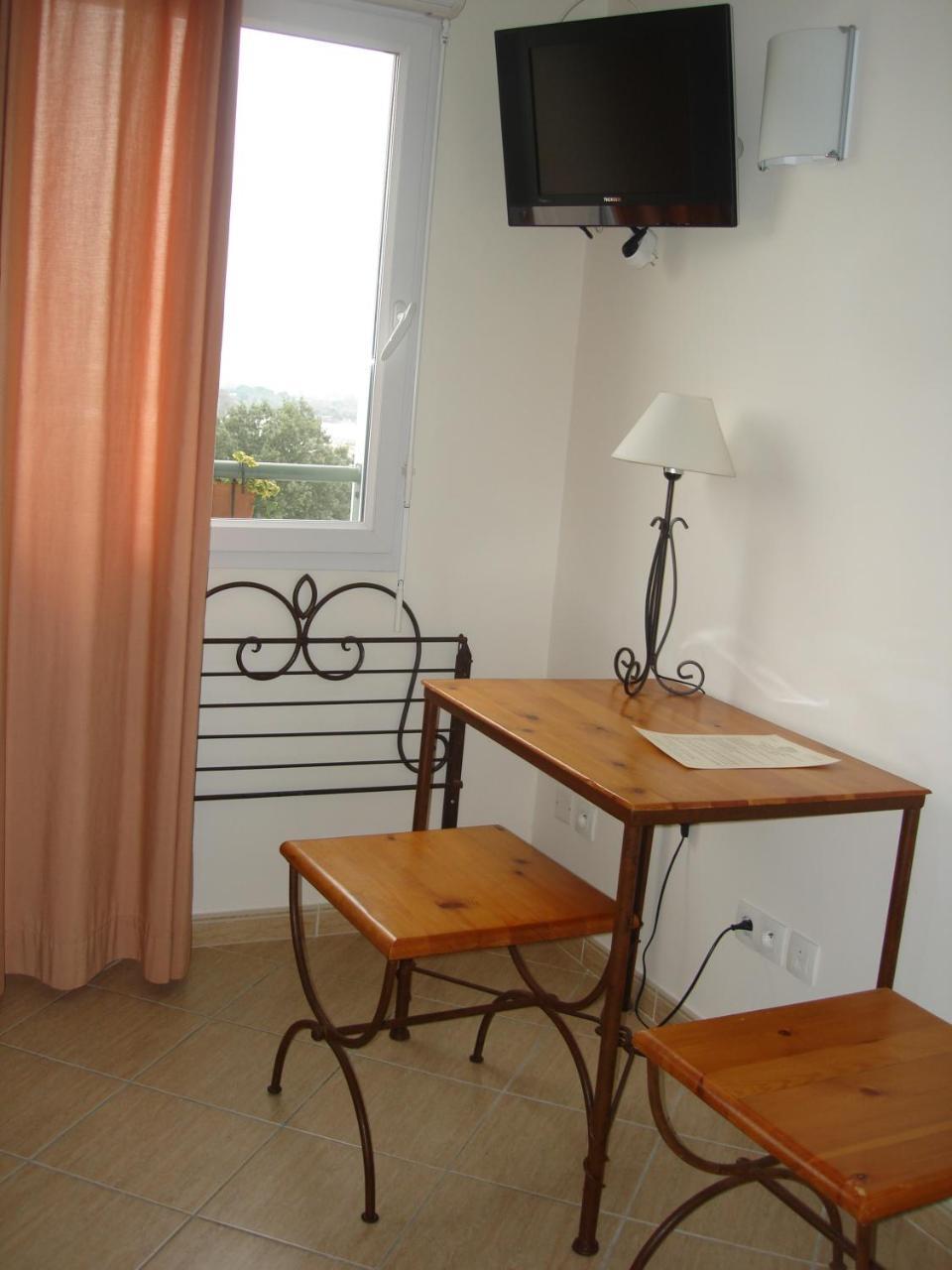 Hotel Restaurant Le Gardon - Pont Du Gard Collias Kültér fotó